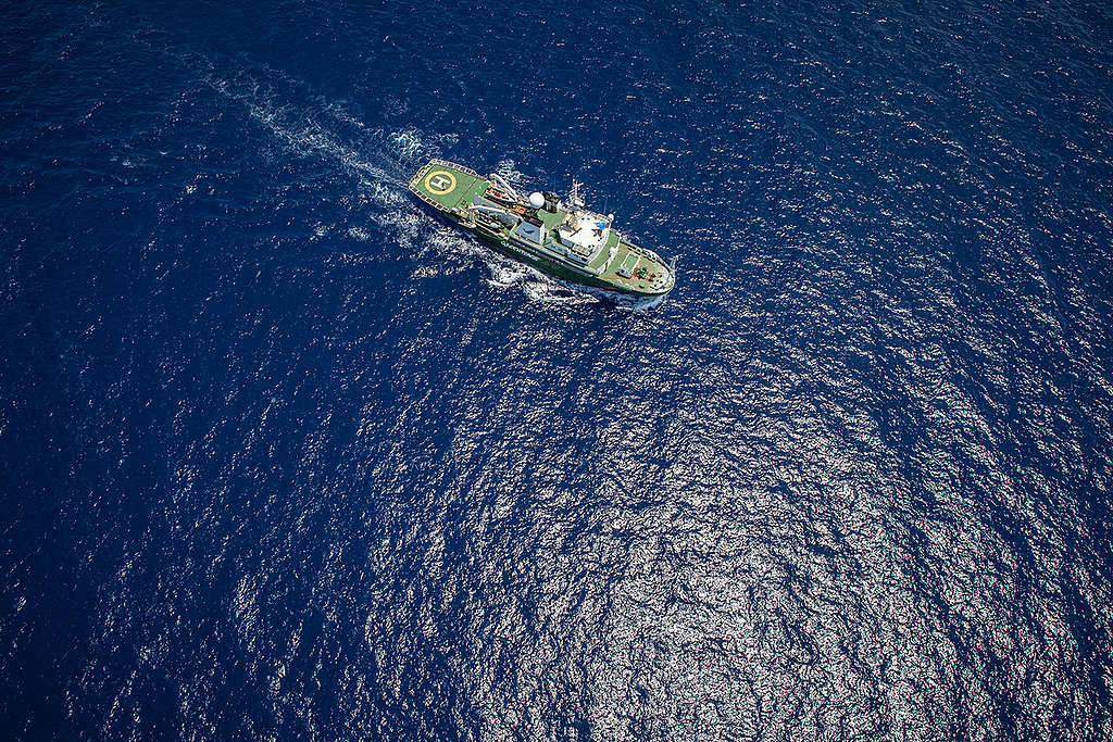 Greenpeaceova ladja Esperanza v Indijskem oceanu