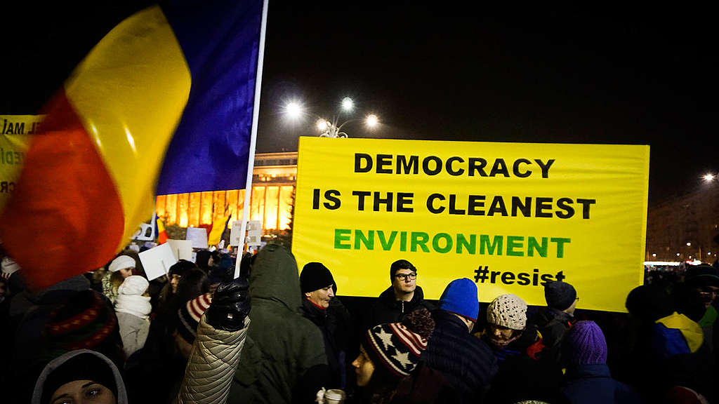 Protest v podporo demokraciji v Romuniji. © Ionut Brigle / Greenpeace