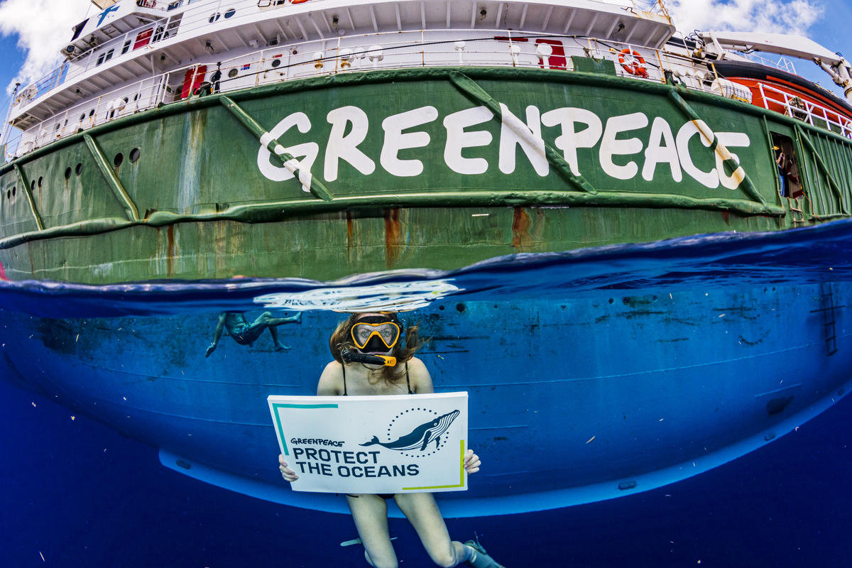 "Protect the Oceans" Message in the Sargasso Sea. © Shane Gross / Greenpeace