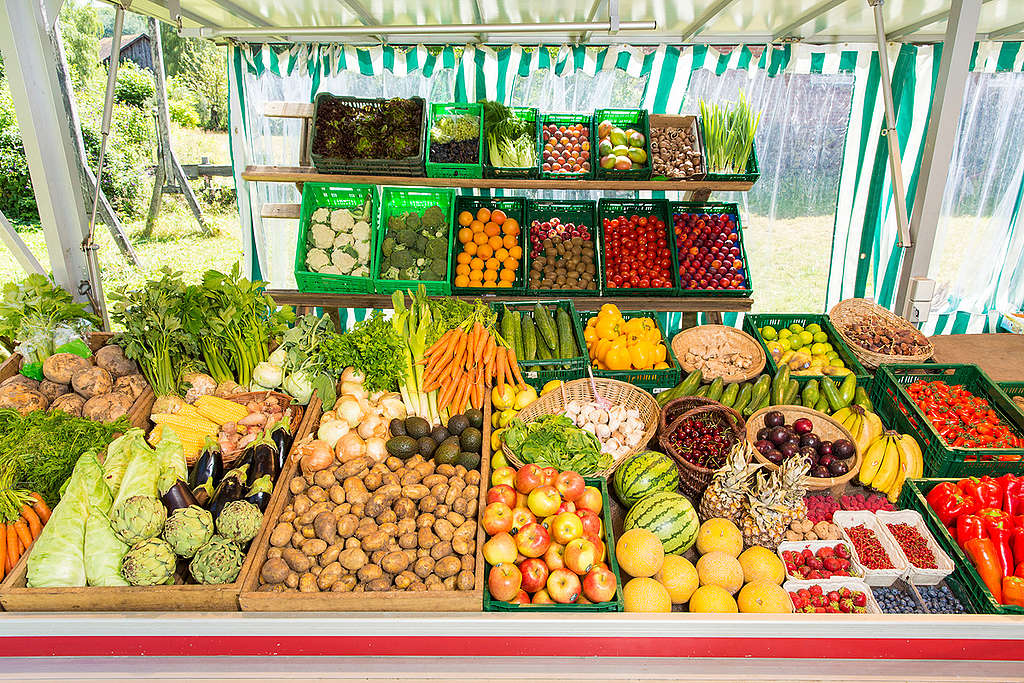 Fruits and Vegetables at Market Stand in Germany. © Axel Kirchhof / Greenpeace