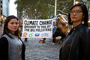 Standing Up to Big Oil and Gas on Wall Street in New York. © Michael Nagle / Greenpeace