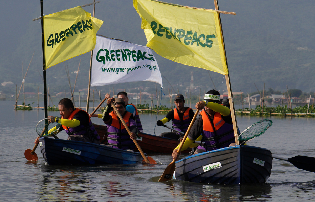 Coastal Clean-up in the Philippines. © Jimmy Domingo / Greenpeace