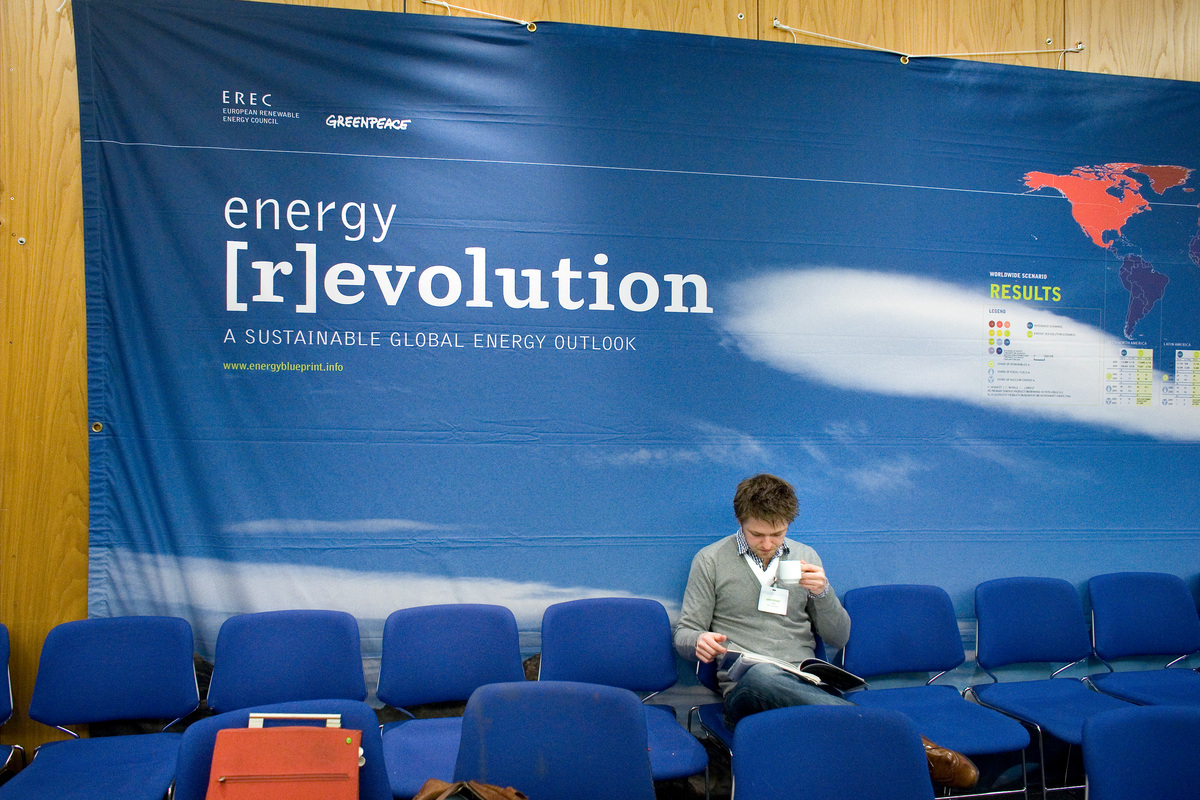 Presentation Energy Revolution Scenario at Nieuwspoort in The Hague. © Greenpeace / Joël van Houdt