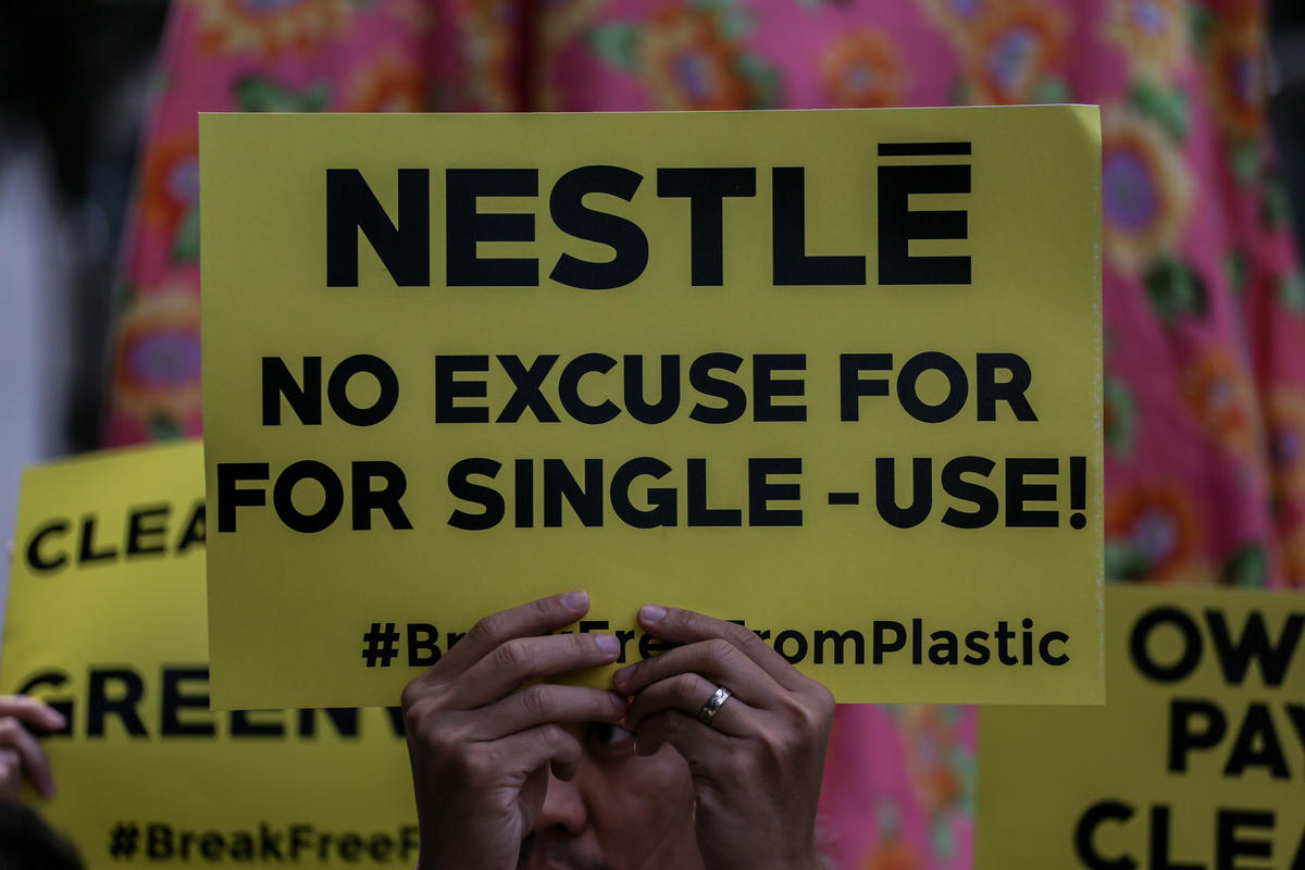 Activists March at Nestle HQ in the Philippines. © Basilio H. Sepe / Greenpeace