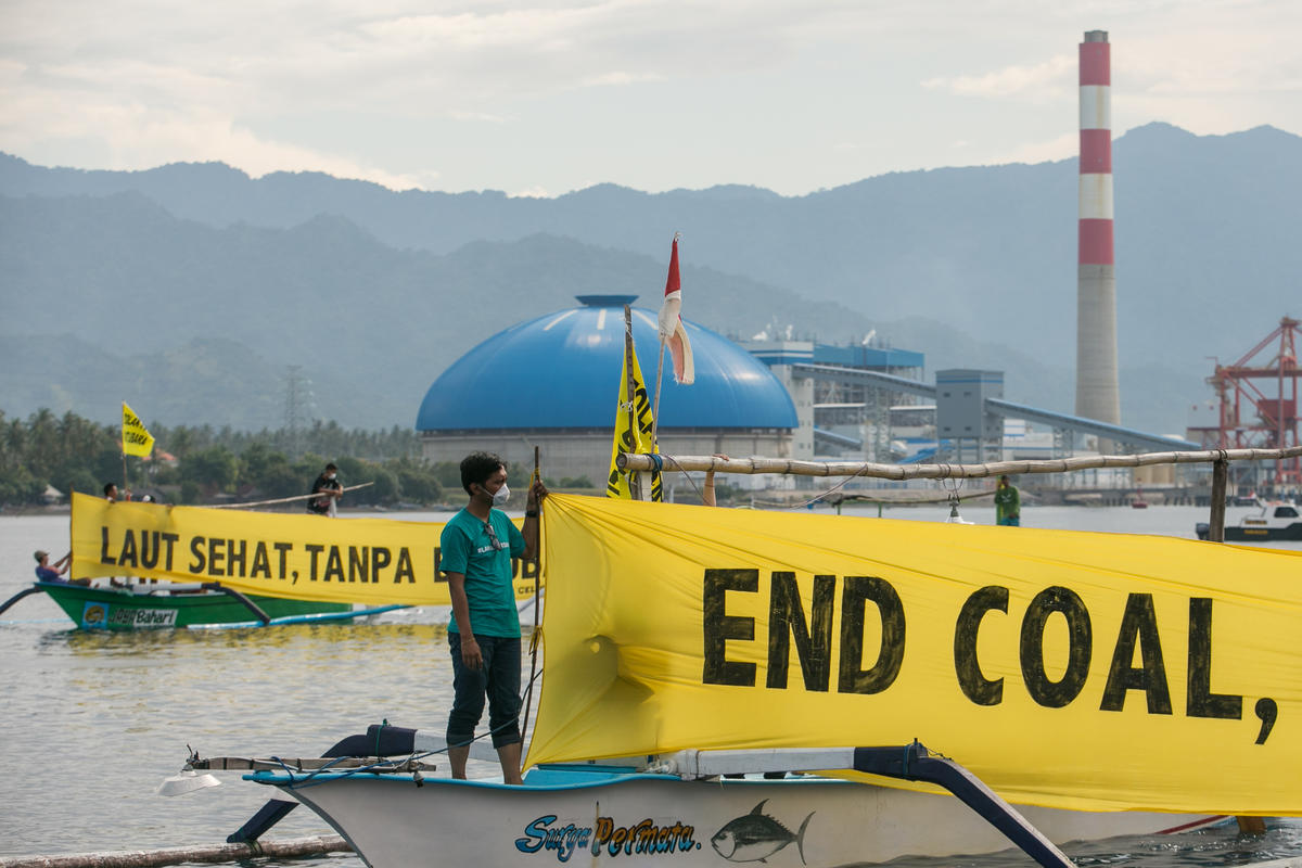 Rainbow Warrior Rejecting Coal Power Plant in Northern Bali. © Made Nagi / Greenpeace