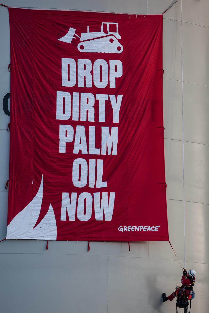 Direct Action at Wilmar Refinery in North Sulawesi. © Jurnasyanto Sukarno / Greenpeace