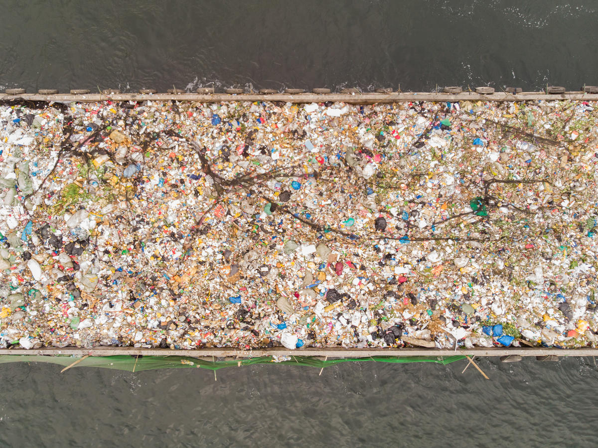 Plastic Waste Protest in Manila Bay. © Greenpeace / Arnaud Vittet