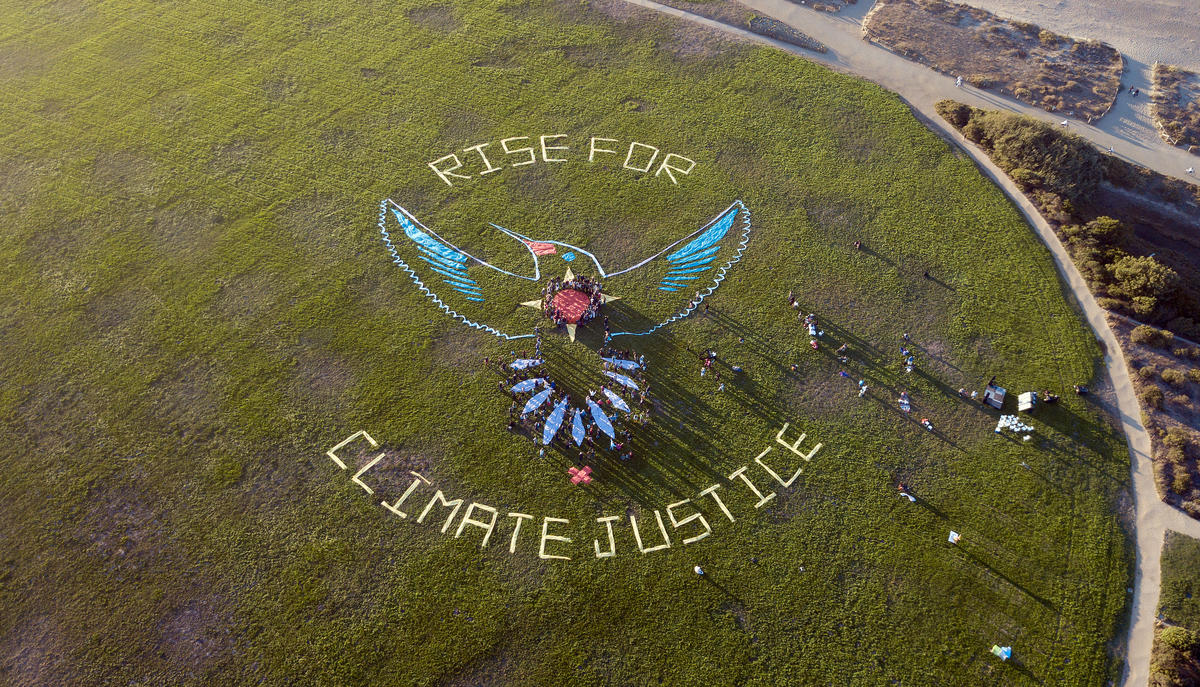 Hummingbird Rising: Human Mandala for Climate Justice in San Francisco. © Josh Edelson / Greenpeace
