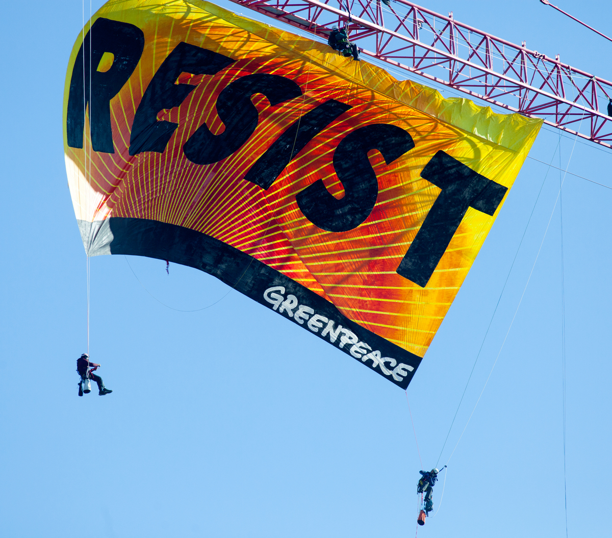 Resist Banner Hangs Message For Trump White House. © Kate Davison / Greenpeace