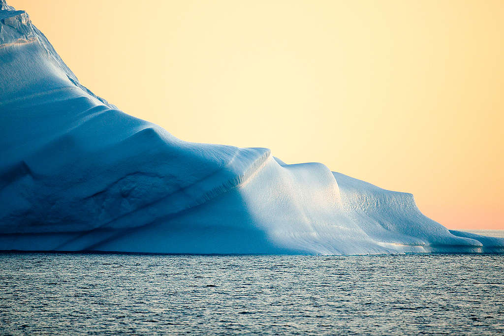 Icebergs in Greenland. © Nick Cobbing / Greenpeace