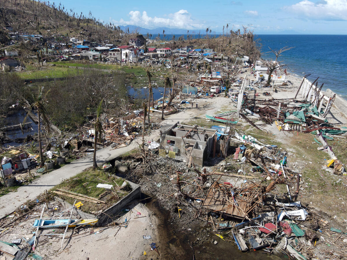 Super Typhoon Rai Aftermath in Surigao. © Erwin Mascariñas / Greenpeace