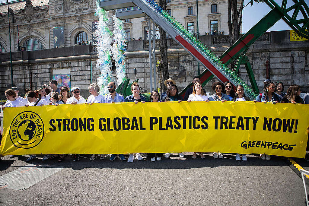 Unveiling Giant Art Installation ahead of Global Plastic Treaty Negotiations in Paris. © Noemie Coissac / Greenpeace
