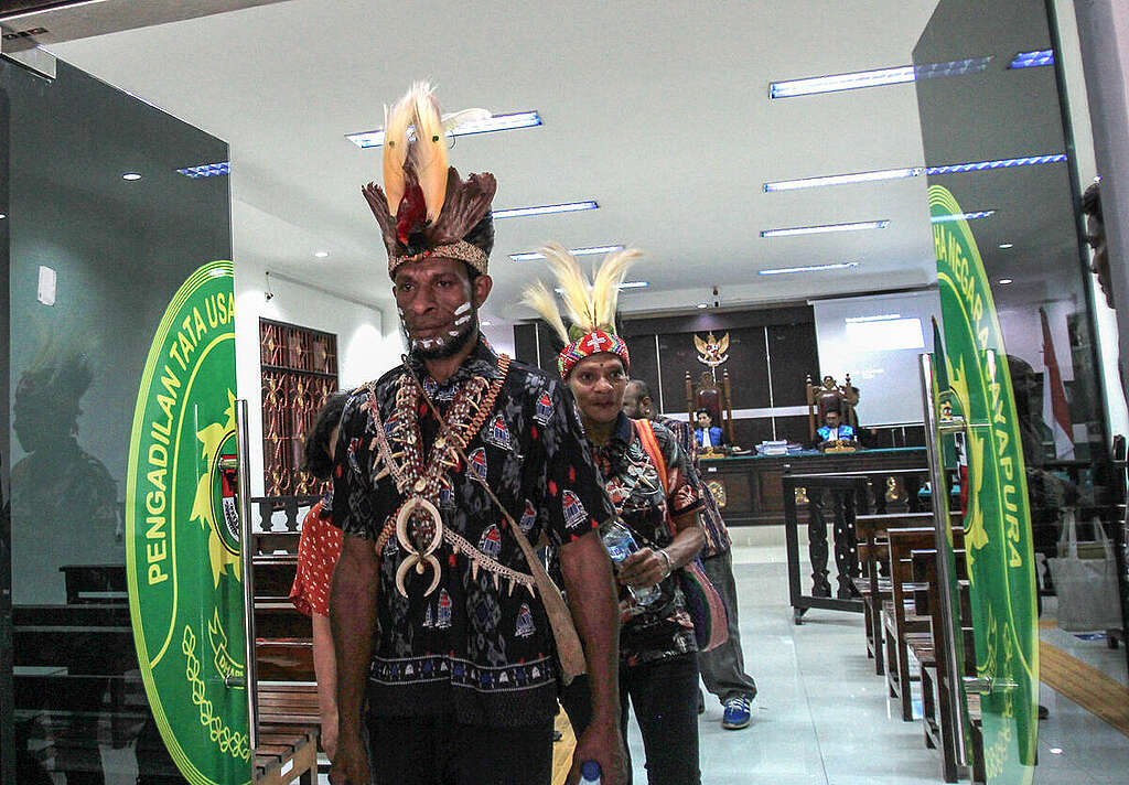 Awyu Tribe Testifies at the Jayapura State Administrative Court in Papua. © Gusti Tanati / Greenpeace