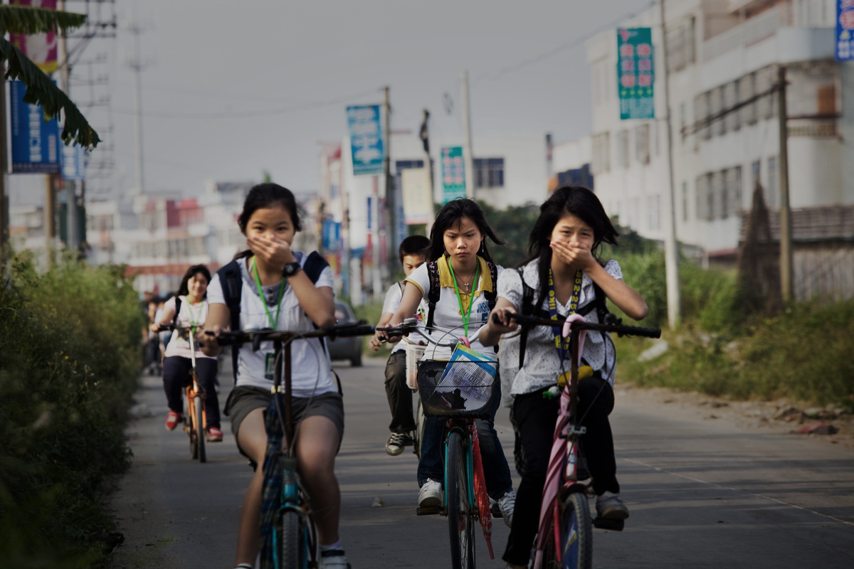 Students in Guangdong Province. © Lu Guang / Greenpeace