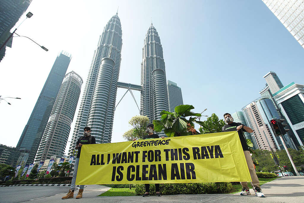 Clean Air Action during Raya Celebrations on Earth Day in Malaysia. © Greenpeace