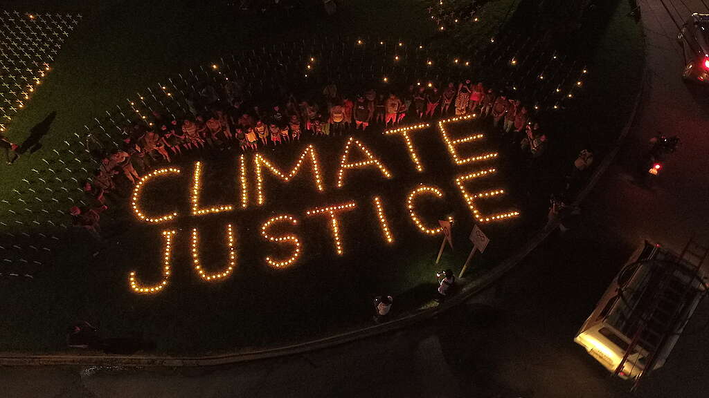 Candlelight Commemoration 3 Years after Typhoon Haiyan in the Philippines. © Roy Lagarde / Greenpeace