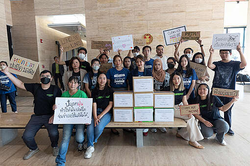 Thai Civil Society Submit 12,165 Signatures to Lobby for PRTR Law in Bangkok. © Wason Wanichakorn / Greenpeace
