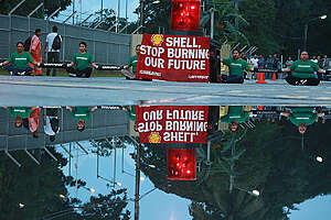 Protest at Shell Depot in Batangas, Philippines. © Greenpeace