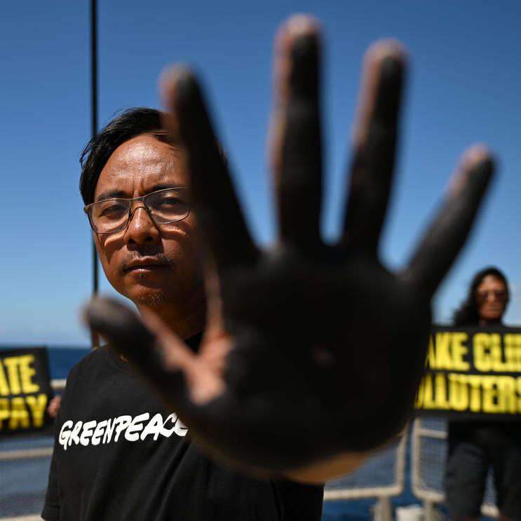 Black Hands in Solidarity with Communities in the Philippines. © Noel Celis / Greenpeace