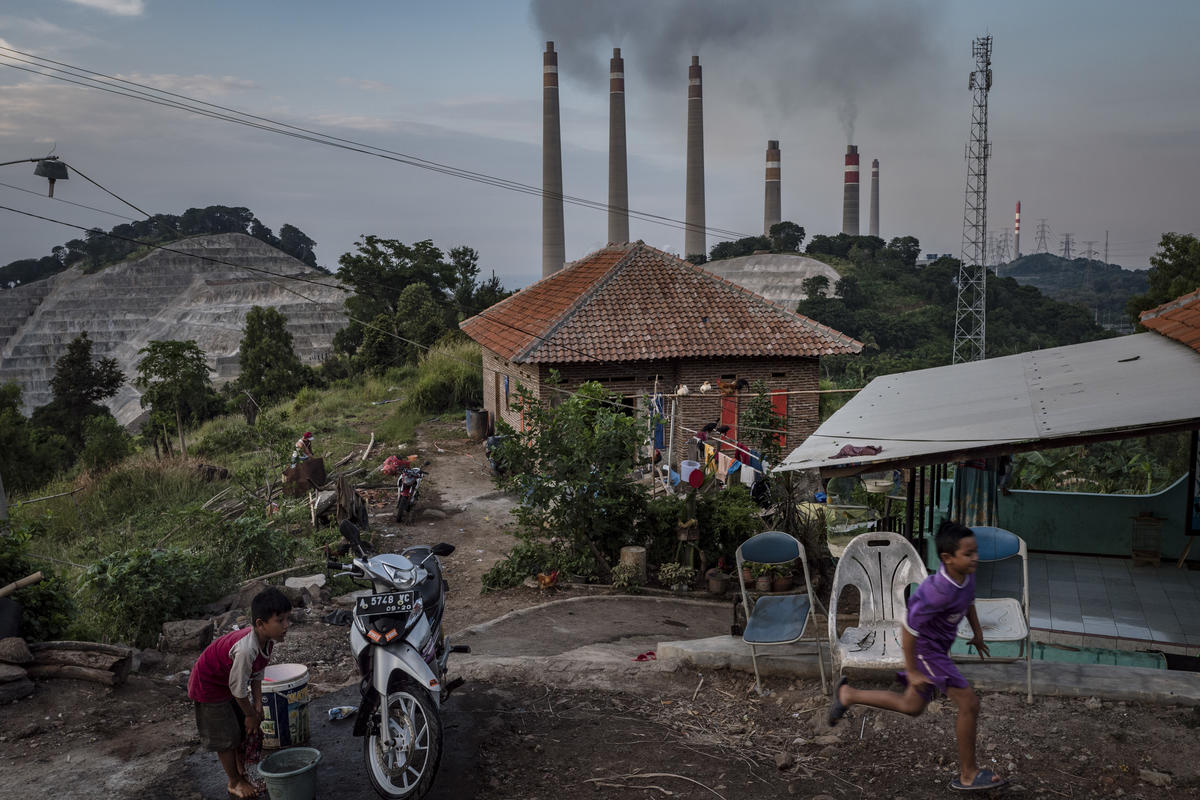 The Life with Coal Power Plants in Suralaya, Indonesia. © Ulet  Ifansasti / Greenpeace