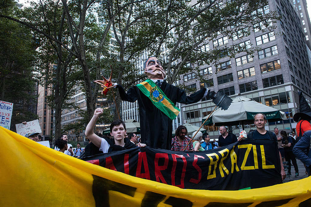 Protester mot Bolsonaro i New York 