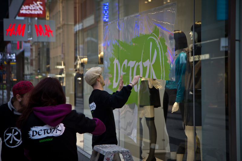 H&M levererar på giftlöfte, men måste lämna “fast fashion” för att nå  hållbarhet - Greenpeace Sweden