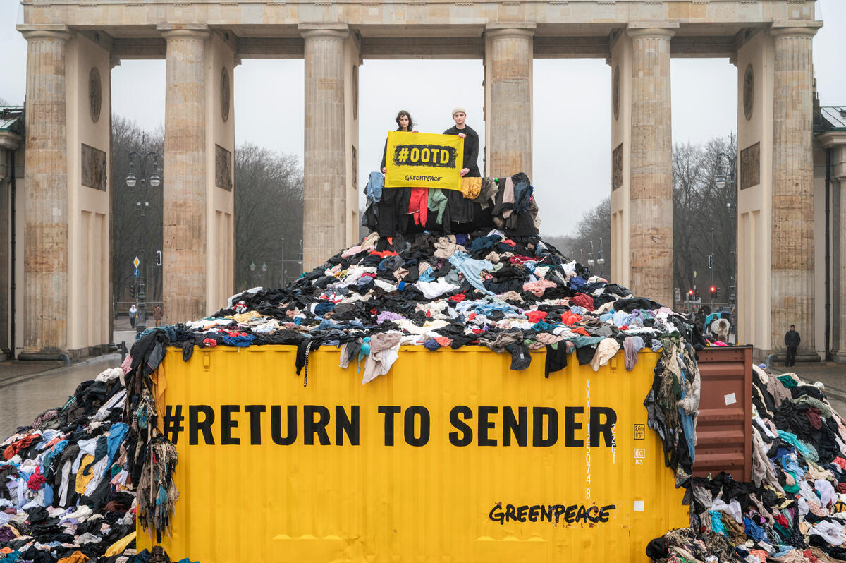 Fast Fashion Protest in Berlin. © Paul Lovis Wagner / Greenpeace