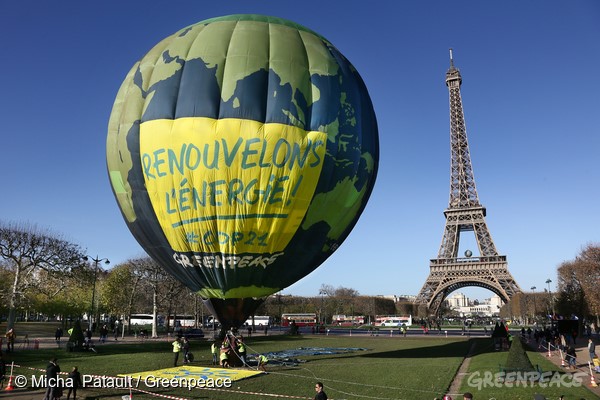 2015 年，各國和企業領袖雲集巴黎，舉行聯合國氣候會議，綠色和平也到現場倡議減緩氣候變遷。