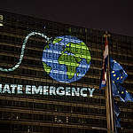 Projection for Climate Emergency at EU Commission in Brussels. © Eric De Mildt / Greenpeace