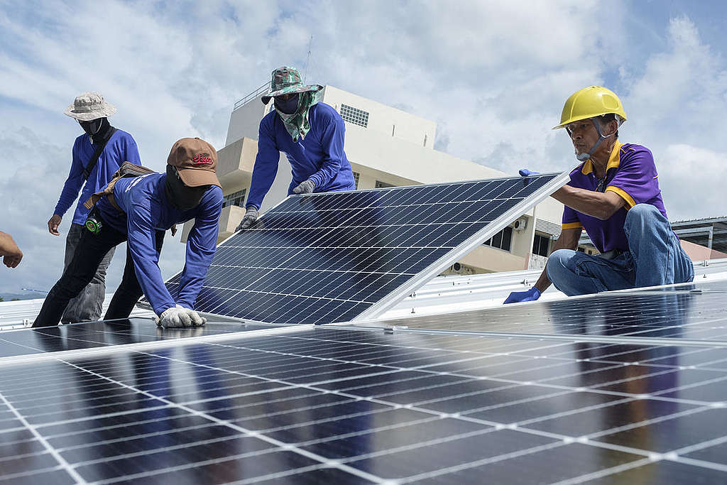 建置屋頂型太陽能板，可減少對化石燃煤的依賴，走向對地球友善的能源轉型。