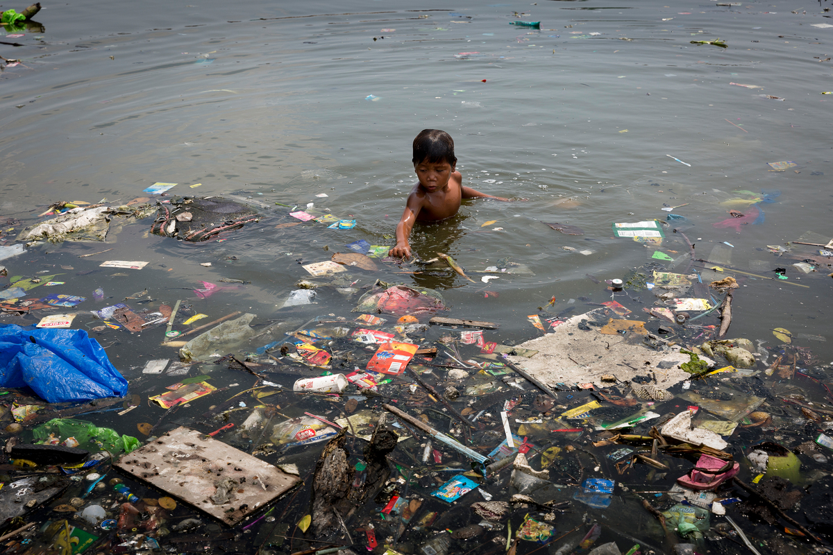 菲律賓馬尼拉海灣的塑膠污染 © Daniel Müller / Greenpeace