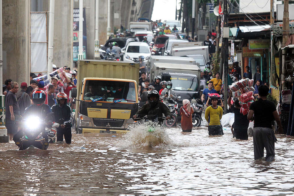 被大雨淹沒的雅加達。