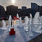 韓國首爾加入「消失的企鵝」冰雕行動。