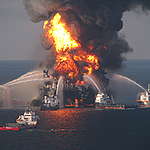 2010年，BP鑽油平臺觸發美國史上最嚴重漏油災難，造成11名工人死亡，數以百萬桶原油污染墨西哥灣，這件事故被拍成電影「怒火地平線」（Deepwater Horizon）。
