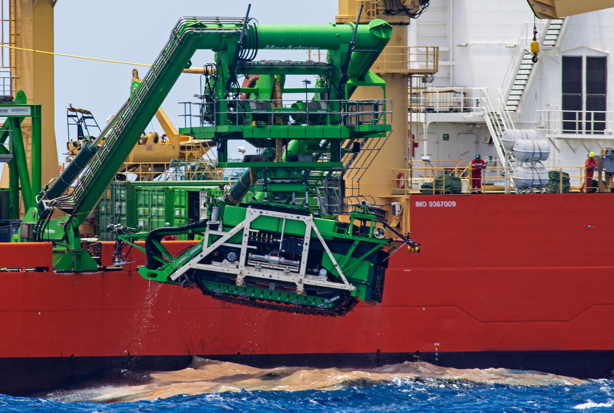 2021年4月，綠色和平於太平洋上直擊採礦公司GSR所雇用的Normand Energy船隻，正在進行海底採礦導航機Patania II測試，結果發生操控失靈而使整臺機器留在海底，人員拉起機器時卻將大量海底沉積物帶上海面。