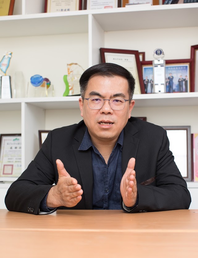 台灣氣候聯盟秘書長彭啟明表示，臺灣產業界認為企業和政府因應國際碳中和目標刻不容緩，並針對企業群起響應 RE10x10 表達讚許。© Chi-Ming Peng