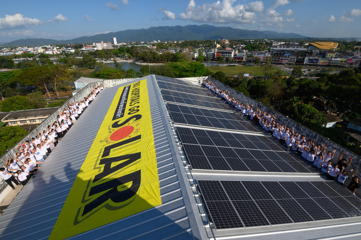 泰國發起群眾募資，為7間在地醫院安裝太陽能光電系統，獲得廣大公眾力量支持，並達成目標。© Roengchai Kongmuang / Greenpeace