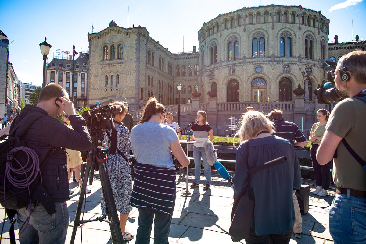 氣候危機影響地球上的每個個體，綠色和平繼2020年與挪威當地組織聯手向政府提出訴訟，如今更把案件遞交至歐洲人權法院，爭取氣候正義。© Marthe Haarstad / Greenpeace