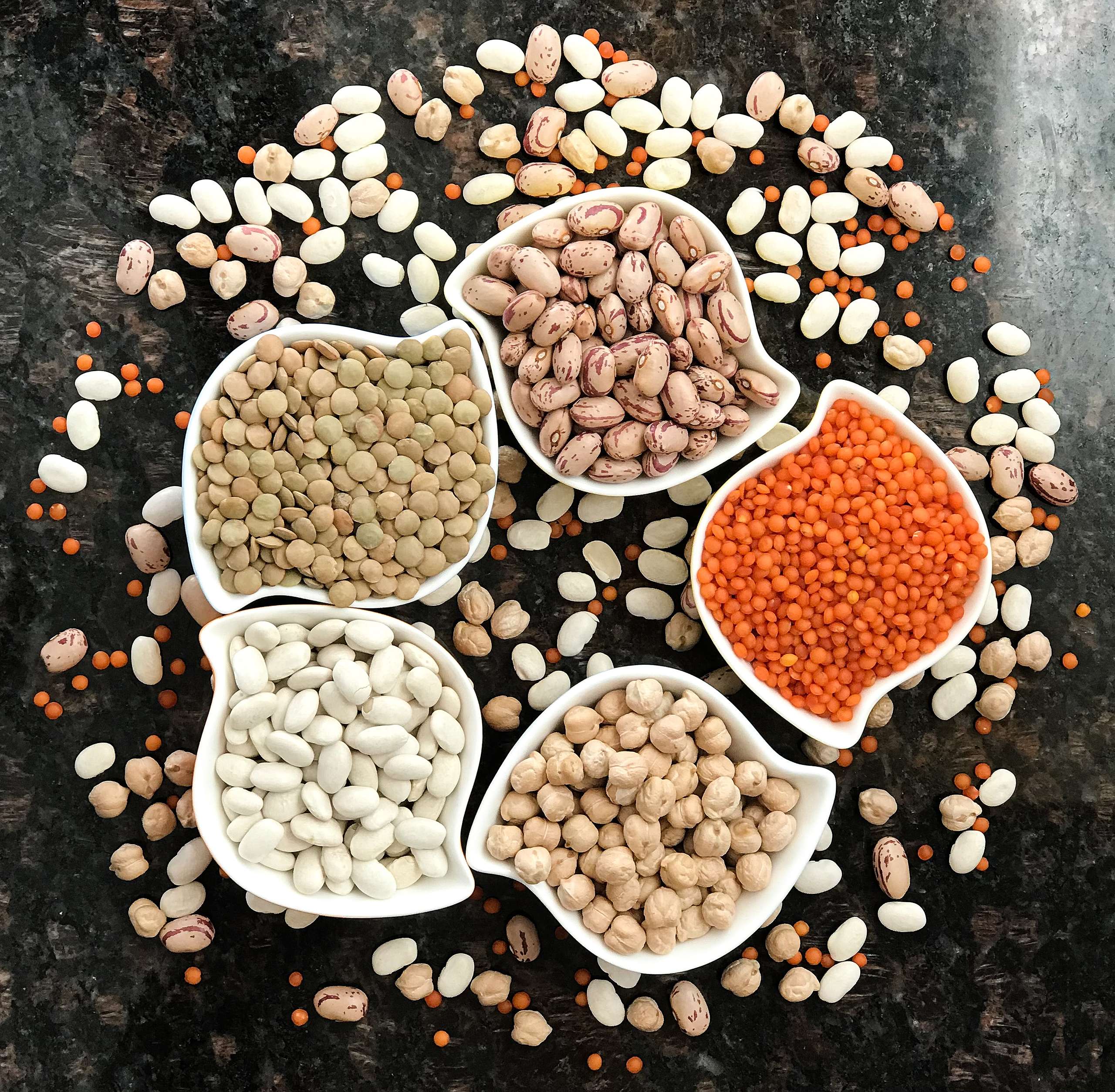 豆類及堅果含有極高的營養價值，適量食用，可為人體補充必須胺基酸及其他營養素。© Colours of Turkey / unsplash.com