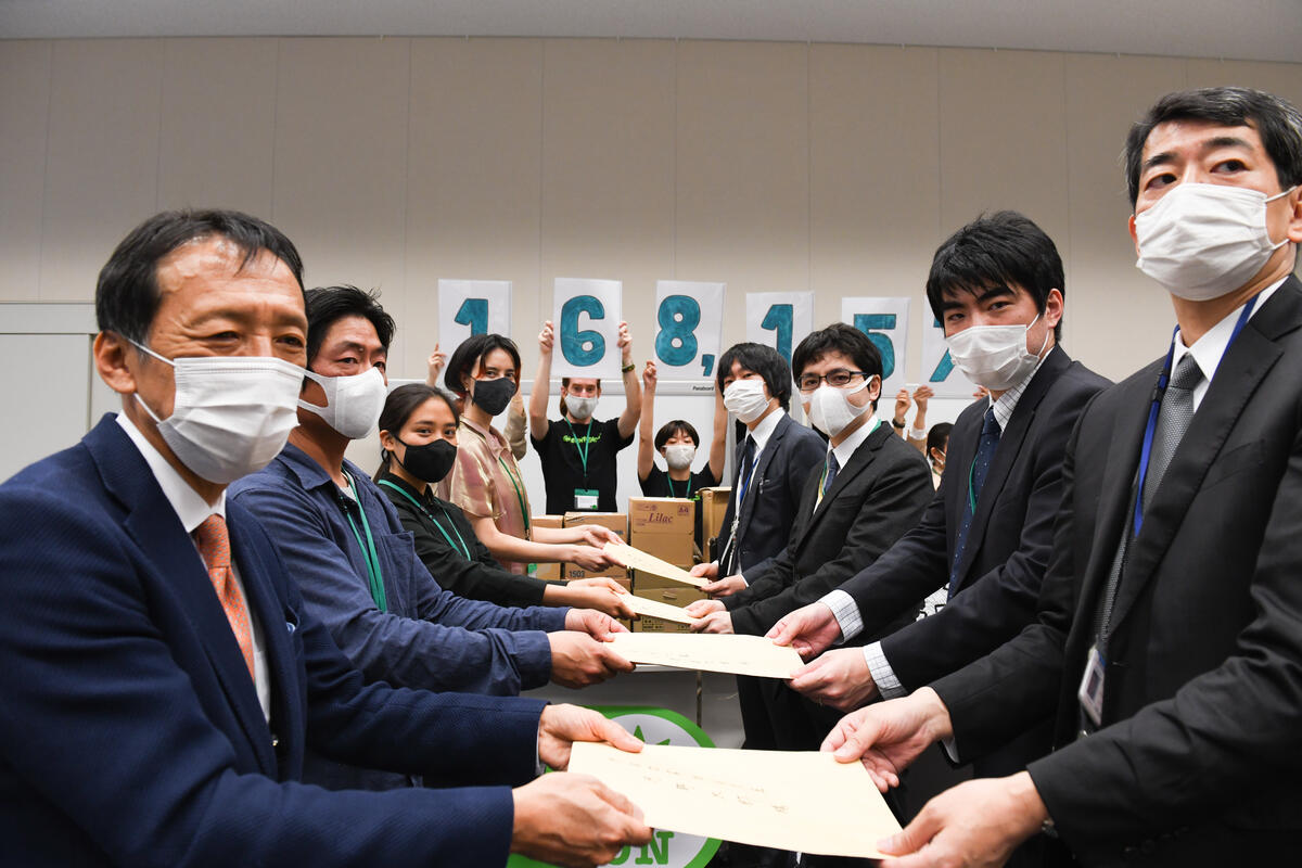 2021年4月，綠色和平日本辦公室聯合當地NGO，於國會大廈將近17萬人的連署遞交給政府，要求為氣候實施緊急行動，並盡快將核能與化石燃料轉為使用再生能源。