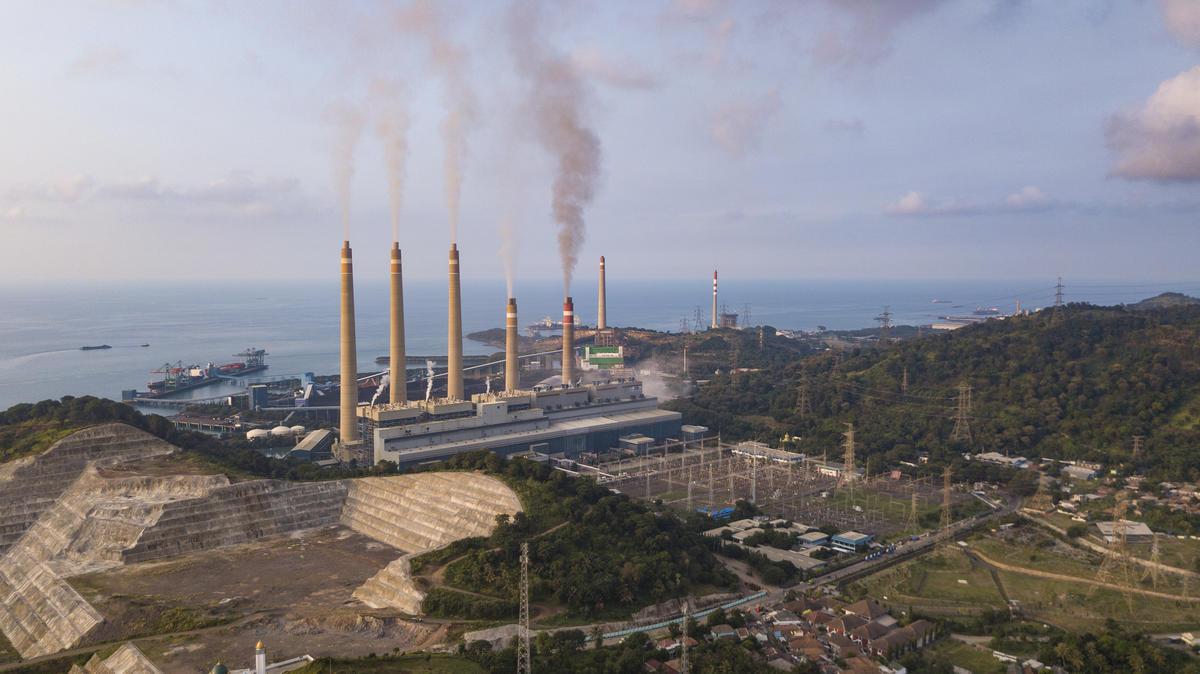 綠色和平北京辦公室研究指出，疫情造成的政策轉向及撤資因素，加速煤炭市場萎縮，同時加劇印尼燃煤電廠的投資風險。