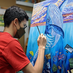 簡鏡倫13歲以油畫繪製「鯨魚的眼淚」，傳達海洋生物面臨的各種危機。