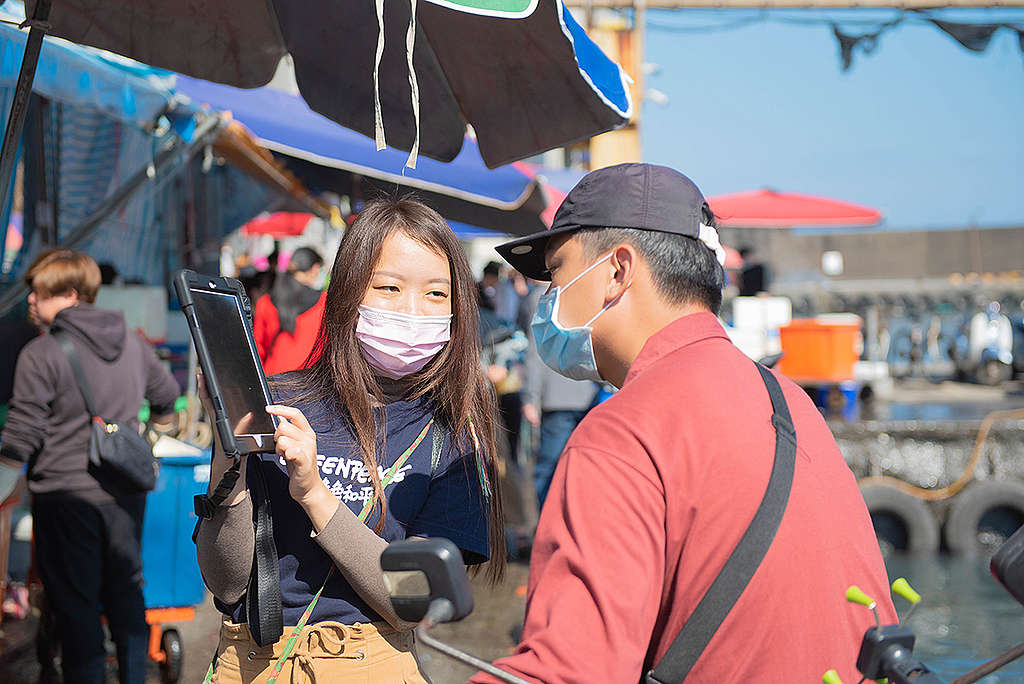 綠色和平招募海洋志工，在2022年6月至7月間於市集、街頭，與公眾分享，推動《海洋保育法》順利成立，擴大臺灣海洋保育區域。
