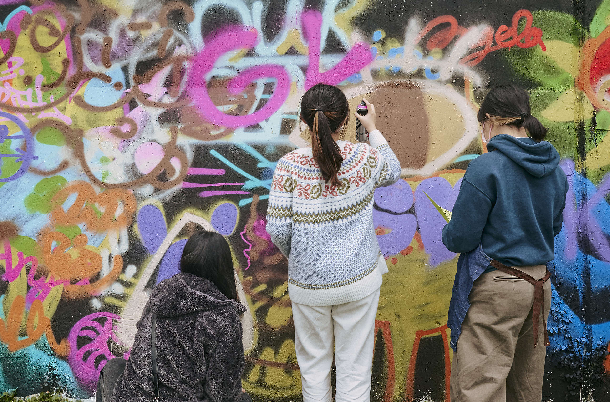 綠色和平氣候變遷教育專案團隊與街頭塗鴉藝術家合作,引導學生 透過創作進行氣候倡議與行動。