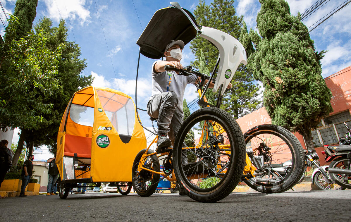 墨西哥城的電動三輪車，以太陽能充電，是個零排放運具。