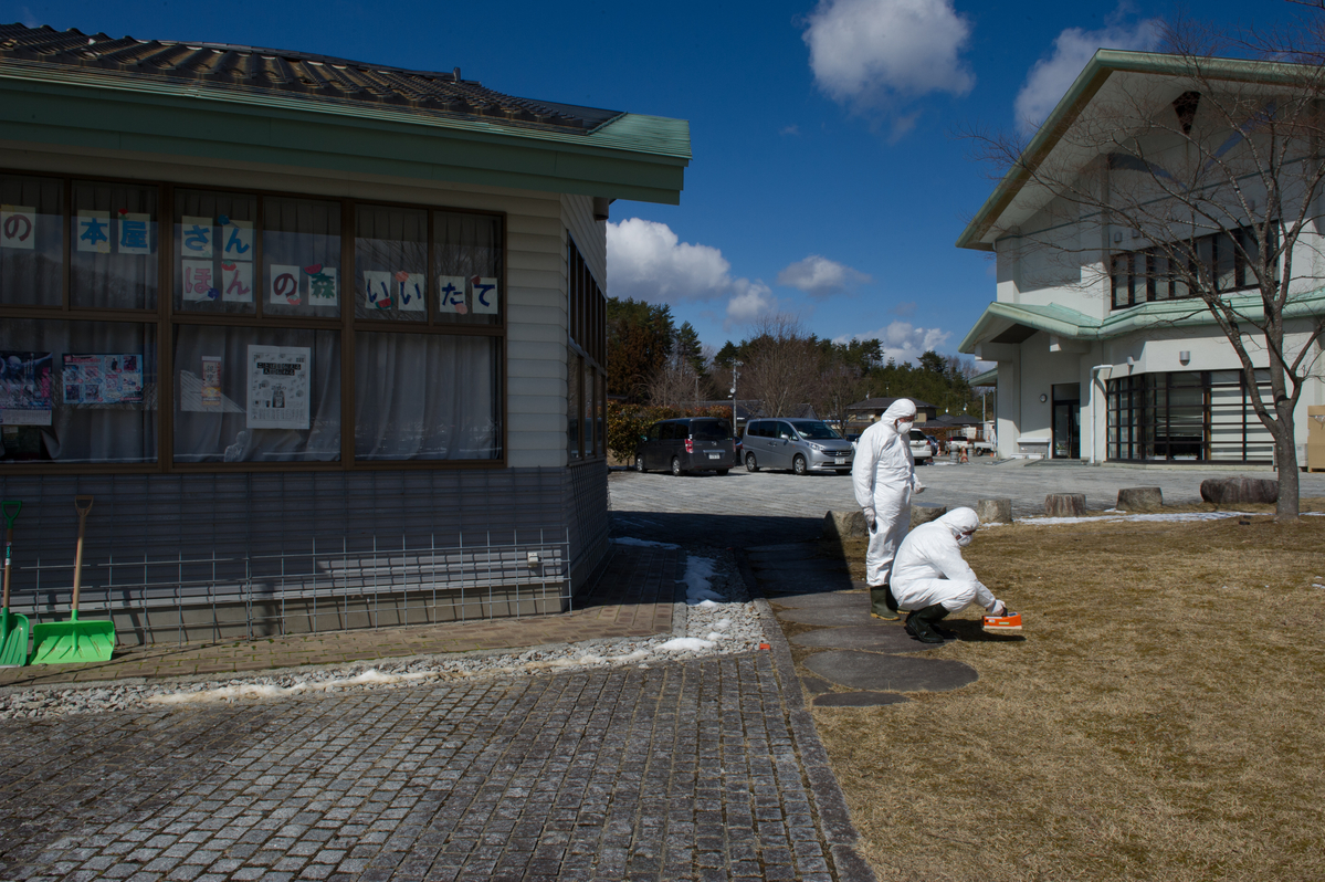 2011年311東日本大地震後，綠色和平日本辦公室迅速組織一支結合在地同仁與全球專家的團隊，前往距離福島核電廠40公里的飯館村（Iitate mura）監測輻射污染，並發現當地的輻射值遠超出安全範圍。