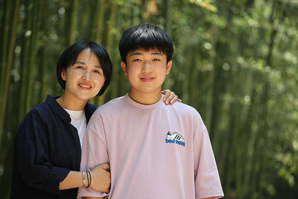 身為一名母親，金女士（Eun-Joo Kim）希望留給兒子一個乾淨、健康的地球。