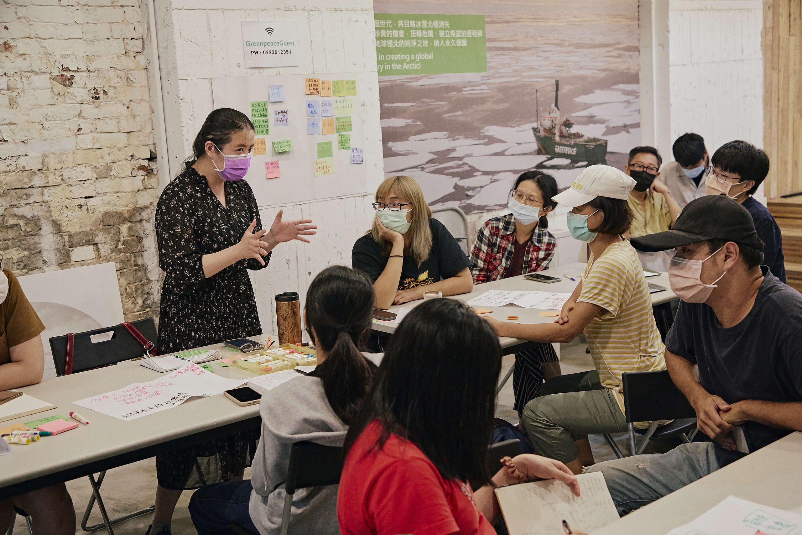 參與工作坊的教師們互動踴躍，將格陵蘭島上面臨的種種社會及環境議題，融入「氣候變遷」的教案設計中。