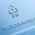 5號塑膠PP（聚丙烯）是廣泛運用的塑膠材質，也常製成可微波的食品容器。