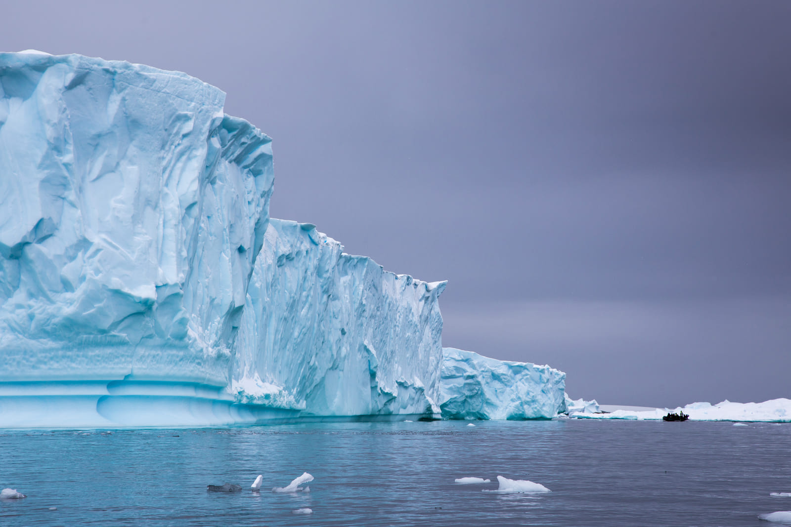 筆者16年前首次親眼目睹南極冰山，至今仍對大自然的鬼斧神工心存敬畏。